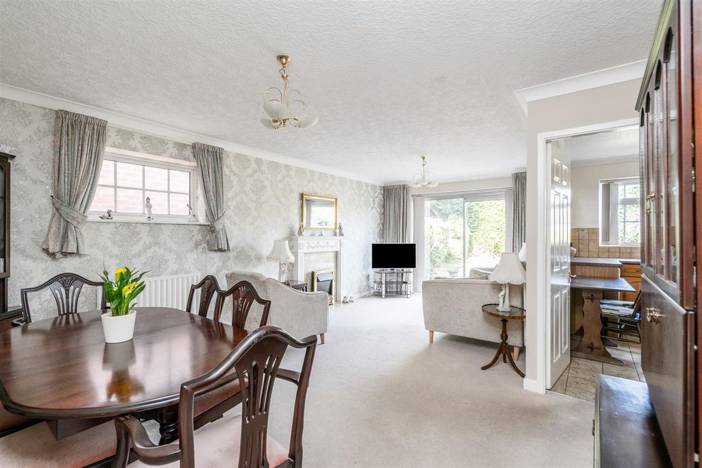 Property photo 3 of 11 51 Frankholmes Drive_6.Jpg