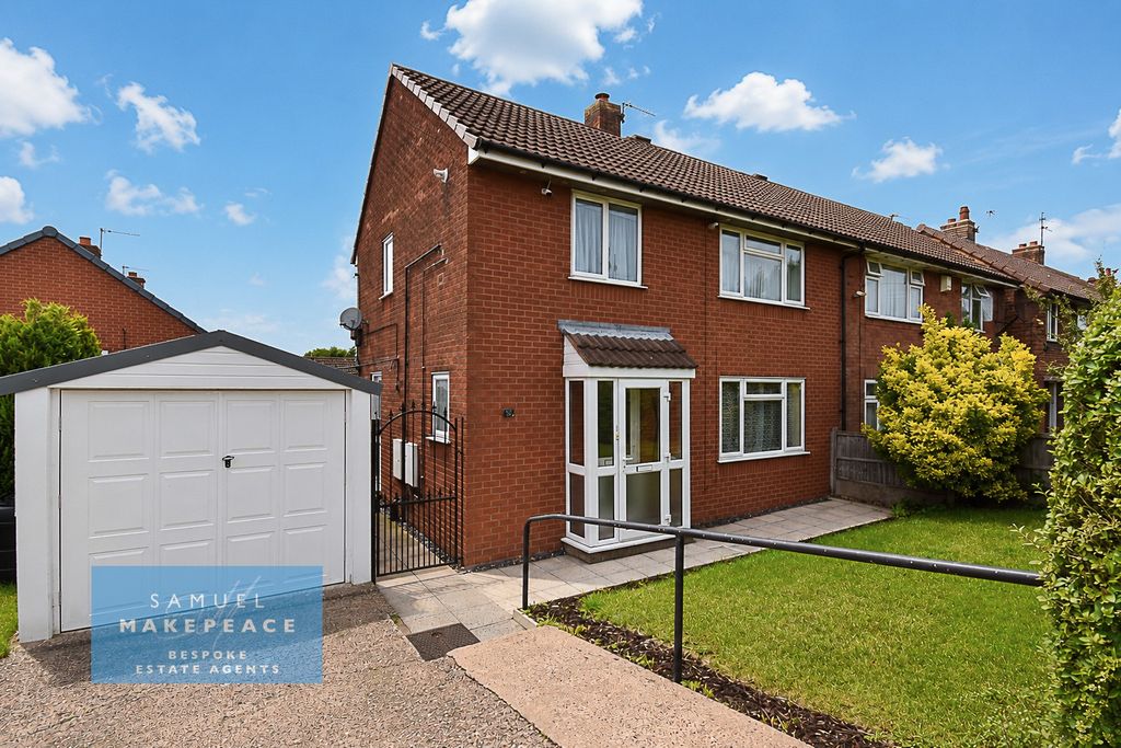 Property photo 1 of 21 Three Bedroom Semi Detached With Driveway
