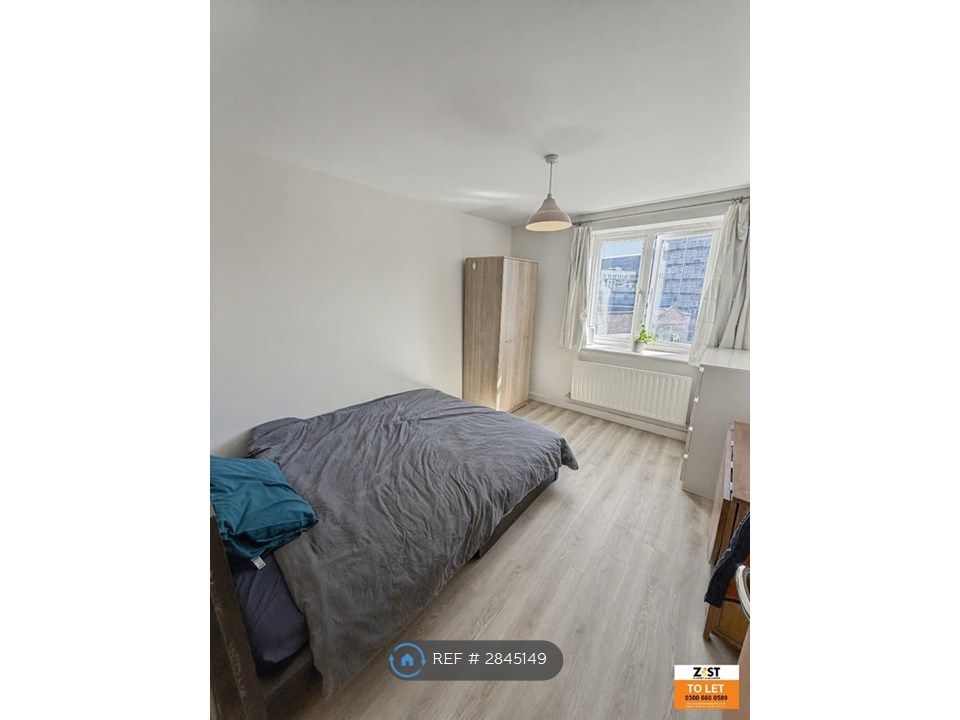 Property photo 3 of 6 Bedroom