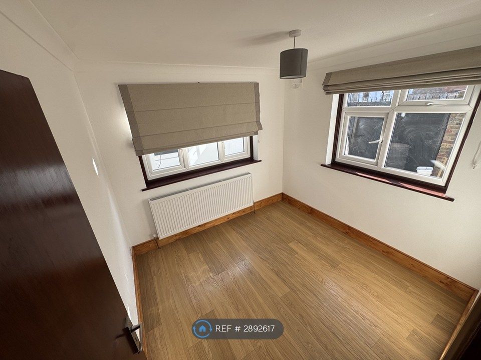 Property photo 3 of 7 Bedroom 2