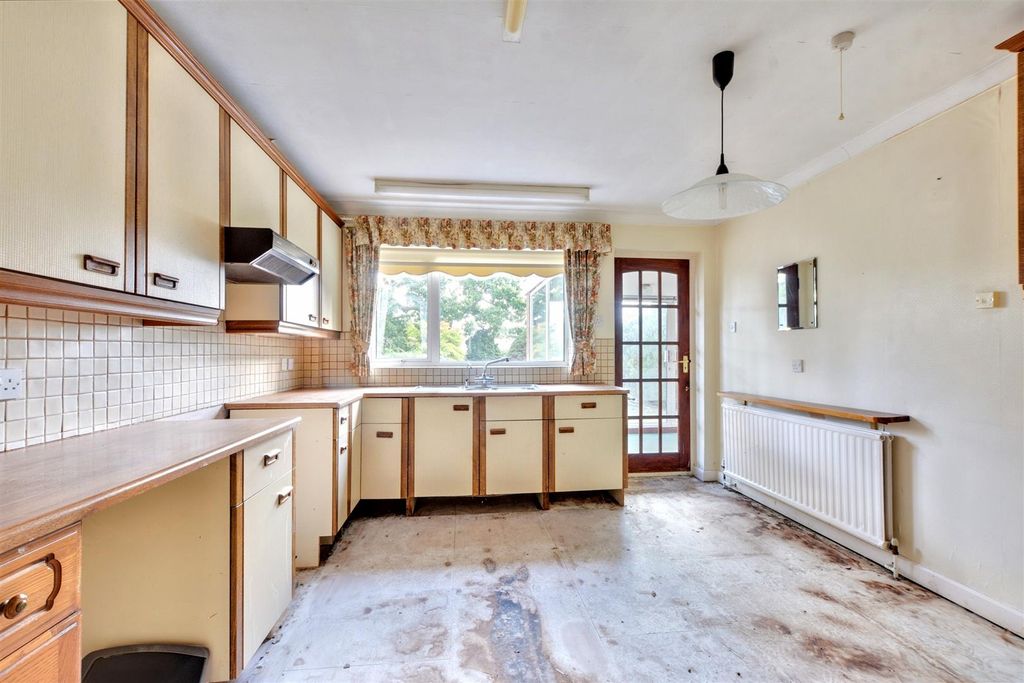 Property photo 3 of 21 Kitchen_4.Jpeg