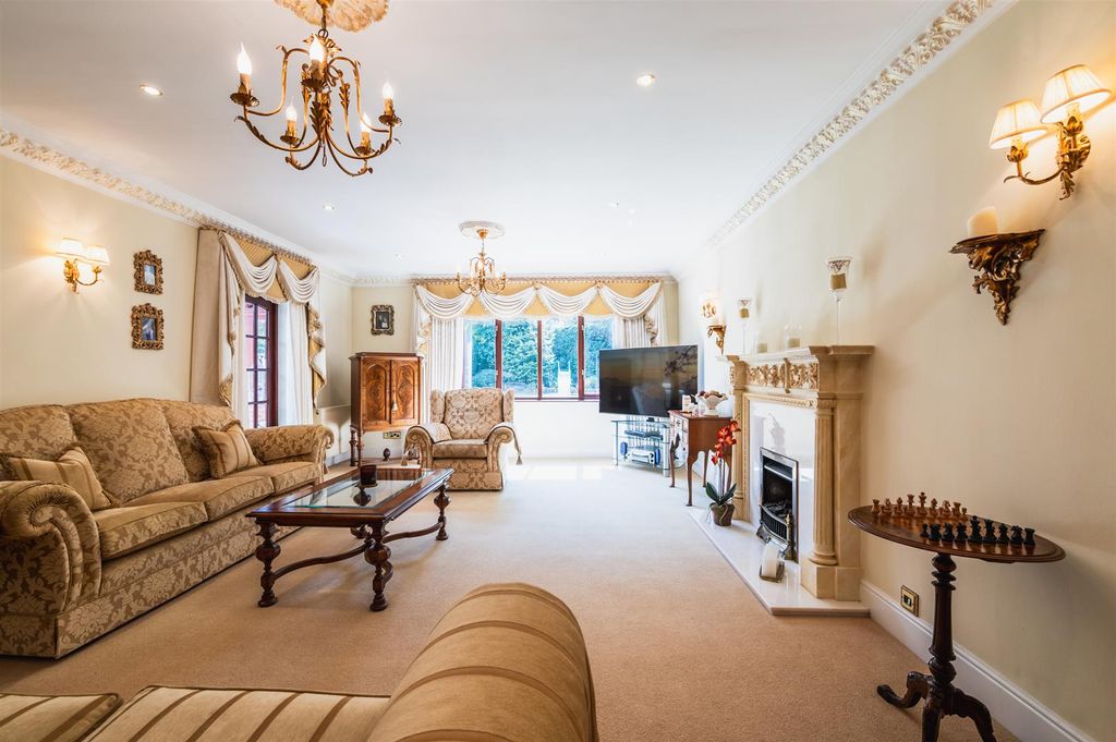 Property photo 2 of 58 Sitting Room