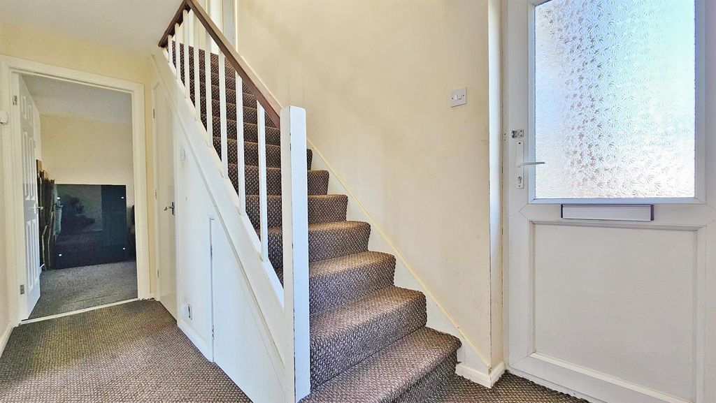 Property photo 3 of 17 Hallway