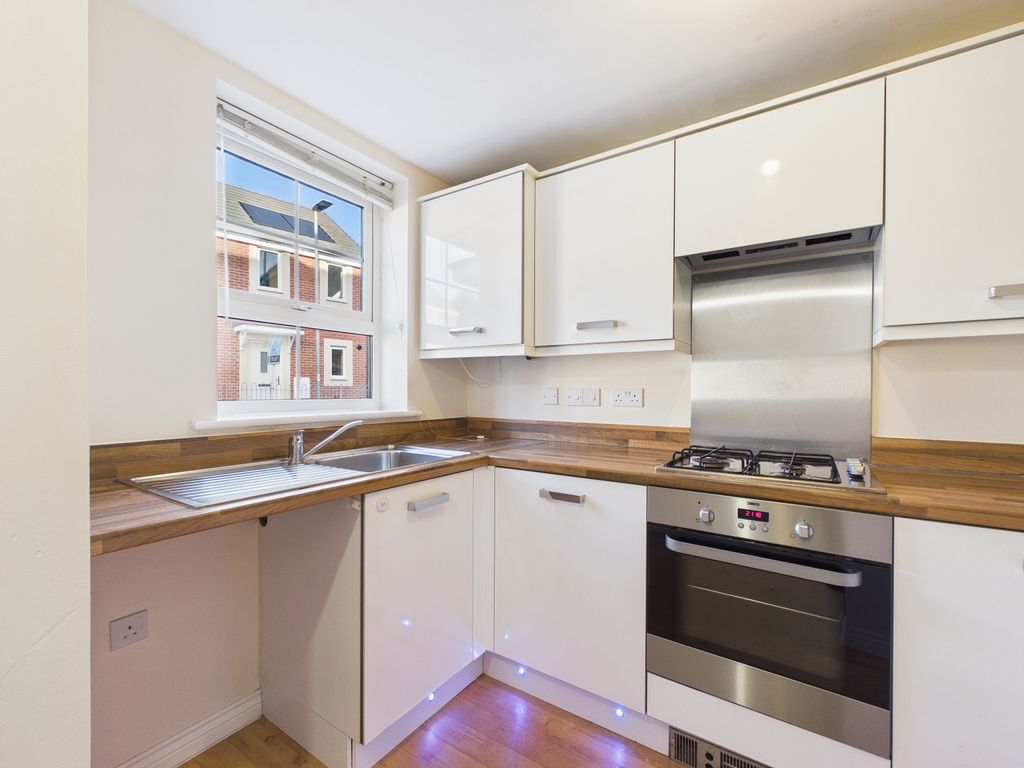 Property photo 3 of 15 Kitchen