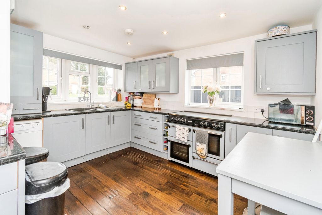 Property photo 3 of 17 Pbox-Img.Jpg