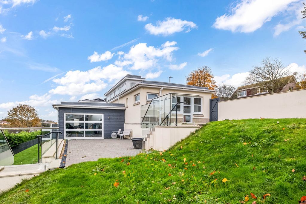 Property photo 1 of 43