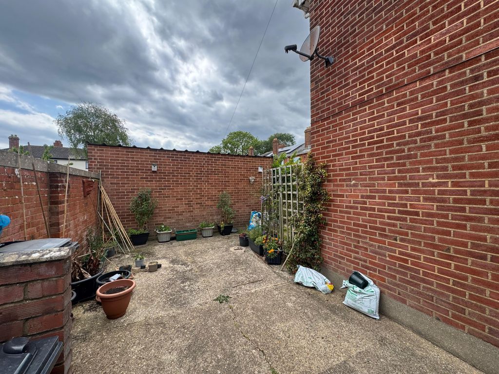 Property photo 2 of 12 R260528 212 - 2C Lingdale Road, Bournemouth, Dorset, Bh6 5La (17).Jpg