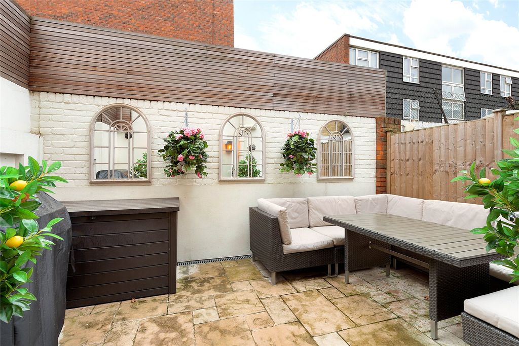 Property photo 2 of 11 10