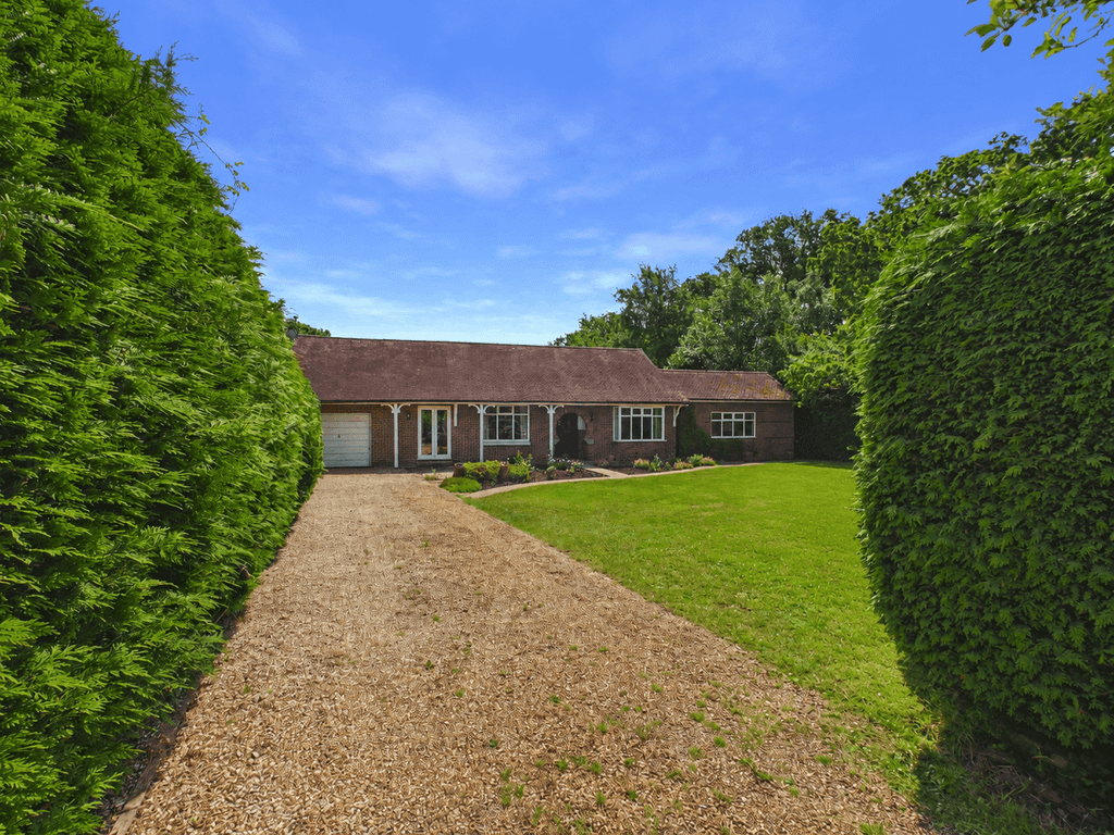Property photo 1 of 20 Detached Bungalow With Excellent Development Potential – Southampton Road, Park Gate