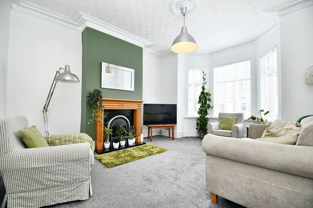 Property photo 2 of 17