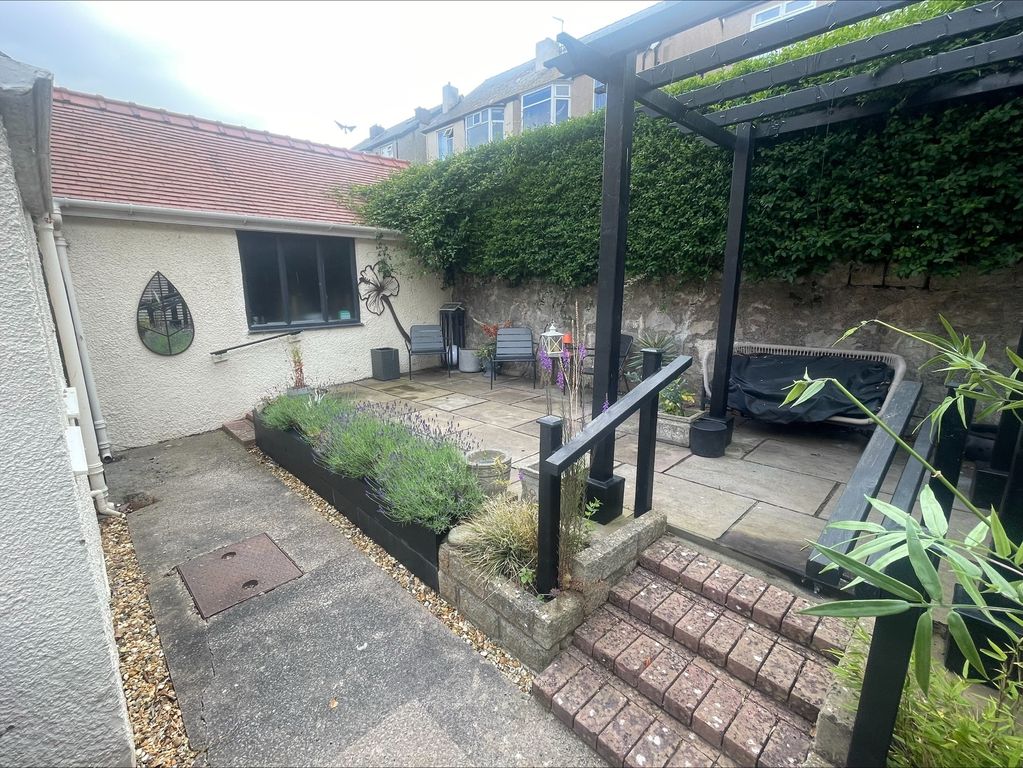 Property photo 2 of 8