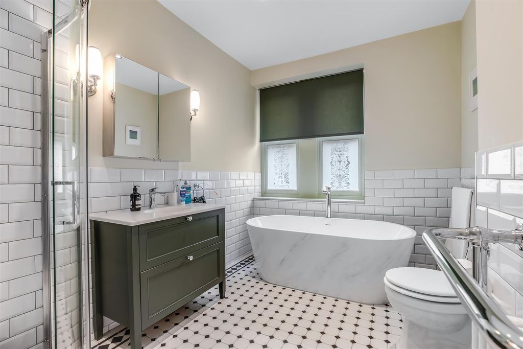 Property photo 3 of 34 Bathroom