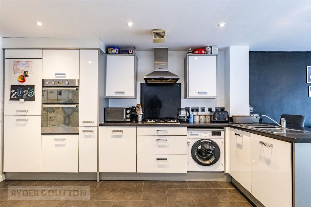 Property photo 3 of 27 Kitchen/Diner/Living