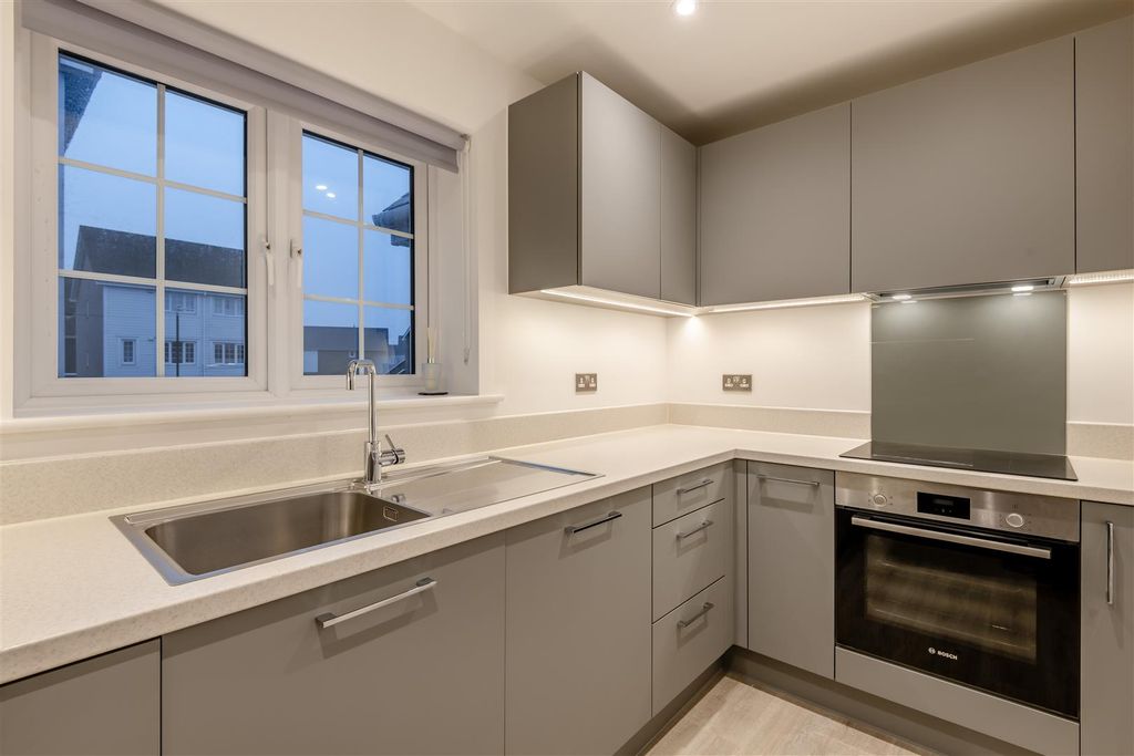 Property photo 2 of 10 8681036-Interior10.Jpg