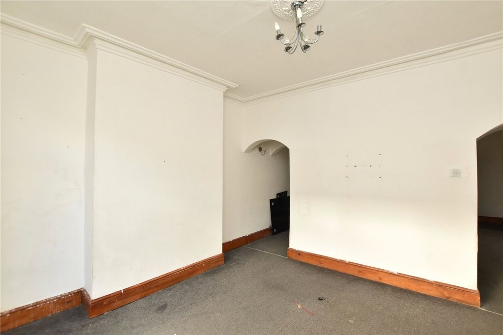 Property photo 3 of 11 Living Room