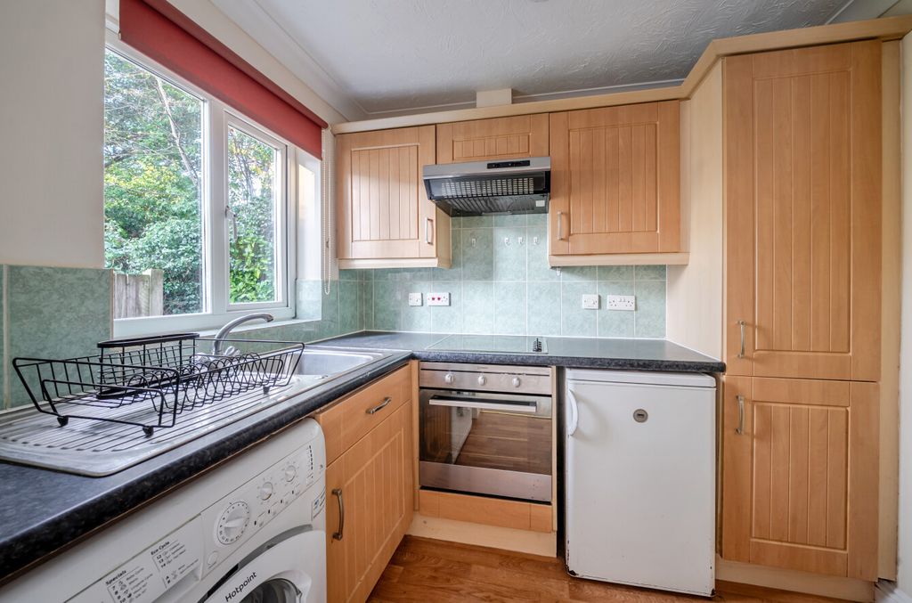 Property photo 3 of 13 1395650-15-695Bc0...