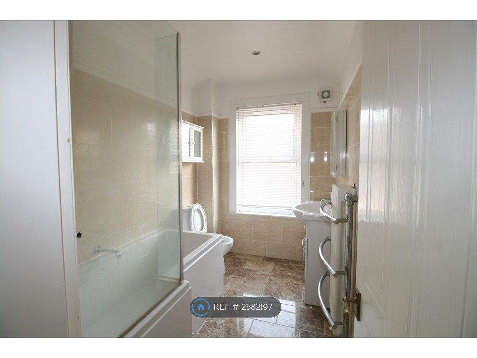 Property photo 3 of 28 Luxury Bathroom