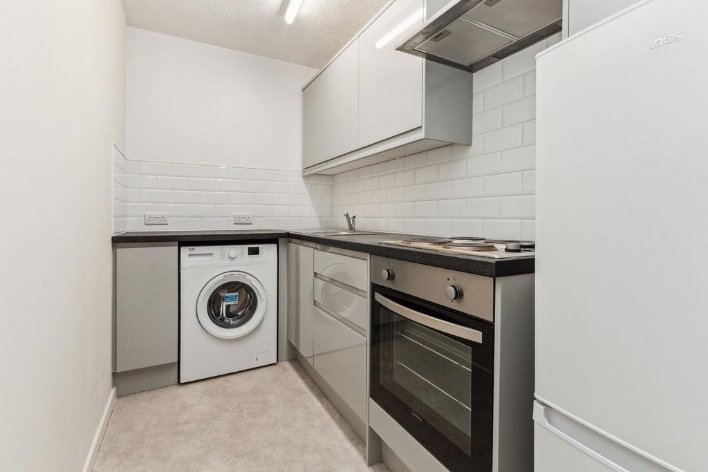Property photo 2 of 7 23 Myrna Close Sw19 Kitchen.Jpg