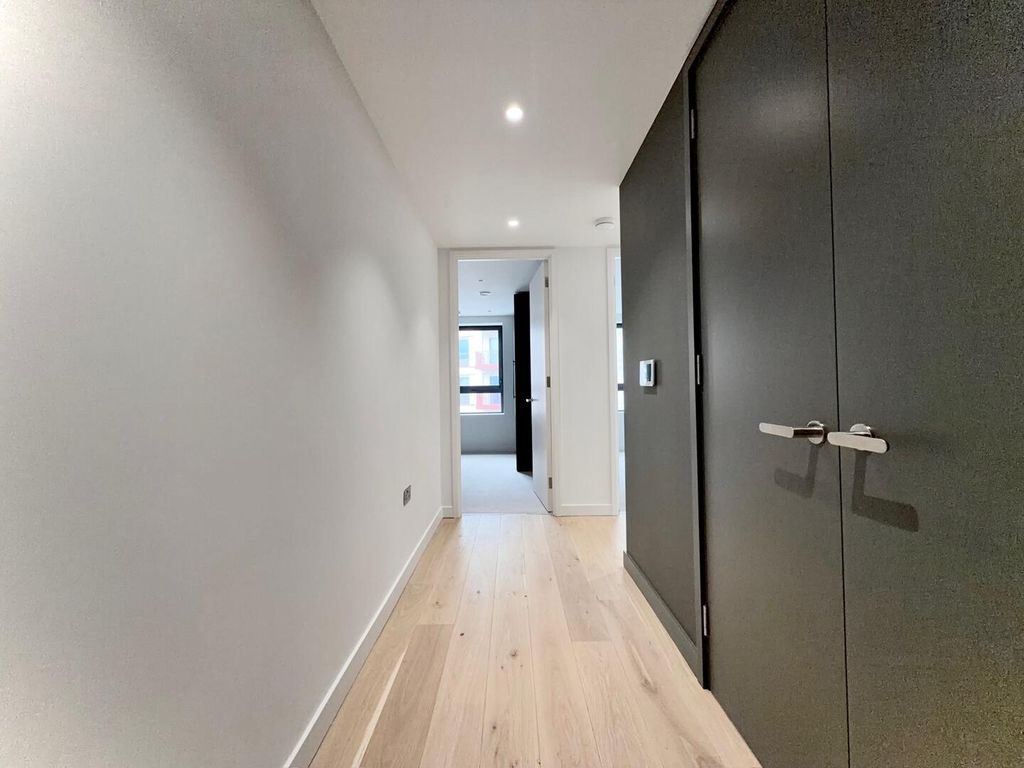 Property photo 2 of 22 Hallway