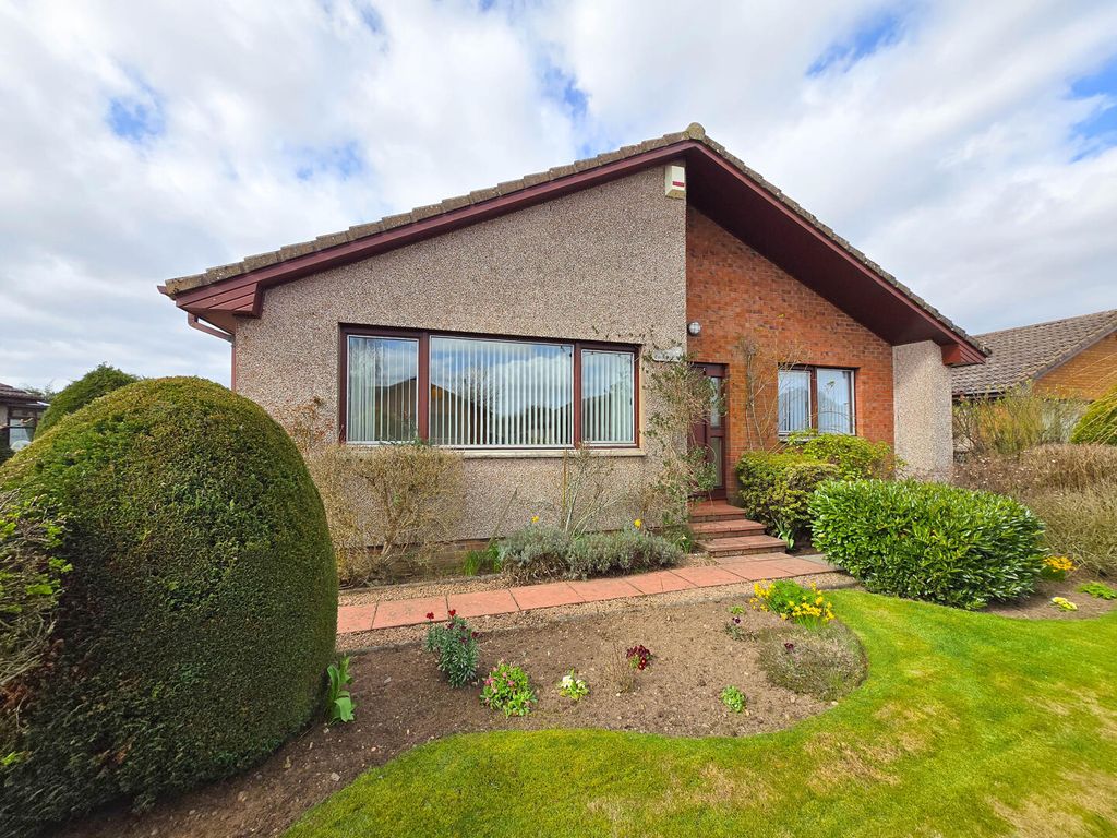 Property photo 2 of 21 Front (Exterior)