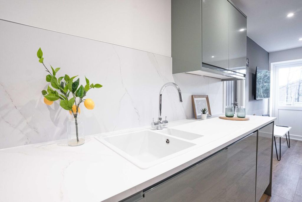 Additional image 5 of 6 bed shared accommodation to rentCromwell Road, Stanmore SO22