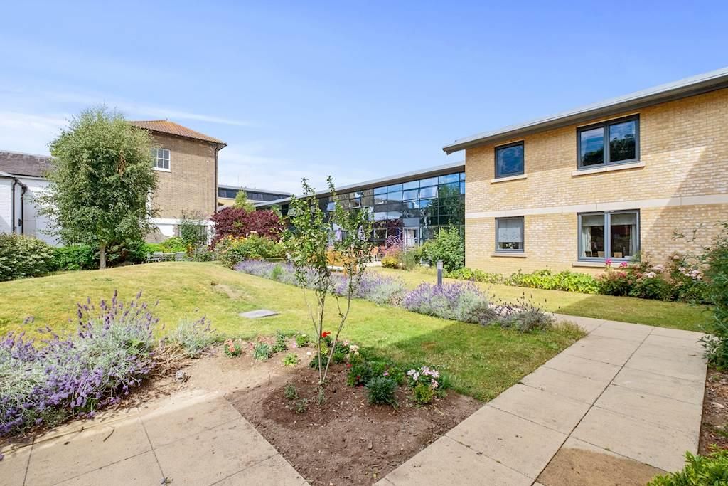 Property photo 1 of 20 Bb9900Aa-56F6-432E-Ba18-c797Adc50F96Pd - 16 Amelia