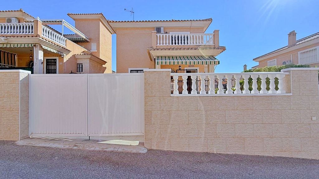 Property photo 2 of 50