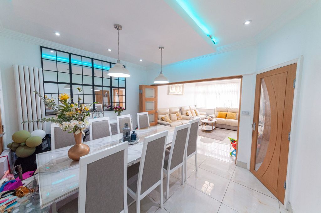 Property photo 1 of 28