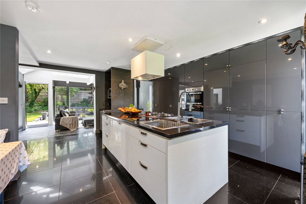 Property photo 3 of 19 Picture No. 09