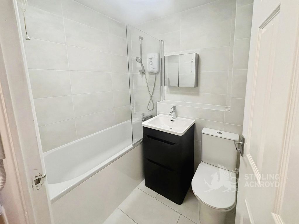 Property photo 2 of 6 Bathroom