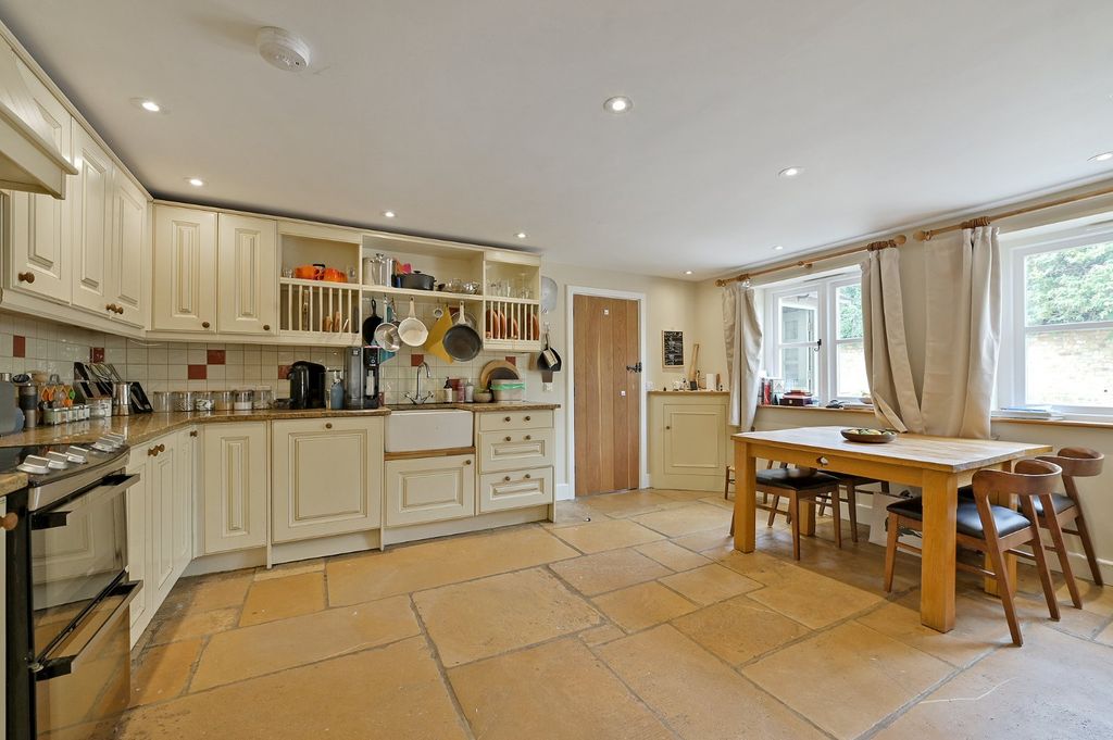Property photo 2 of 16 Picture No. 13