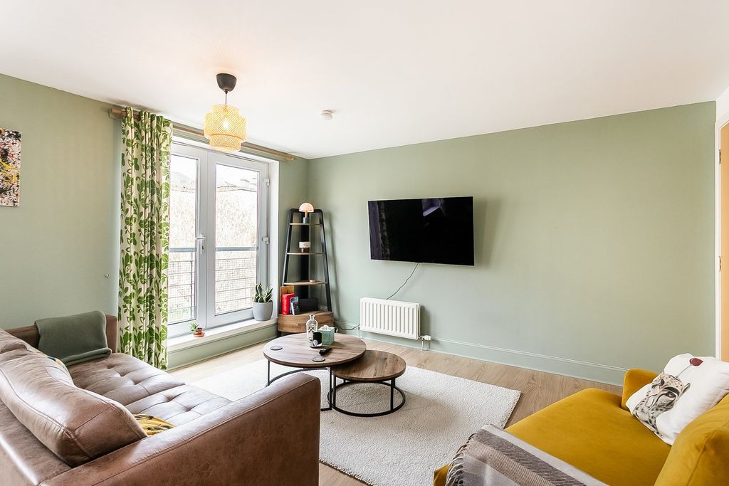 Property photo 3 of 21