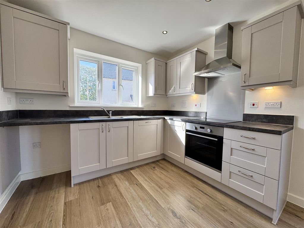 Property photo 3 of 13 Kitchen