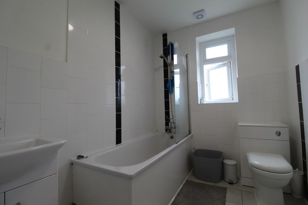 Property photo 3 of 7 Img_4983