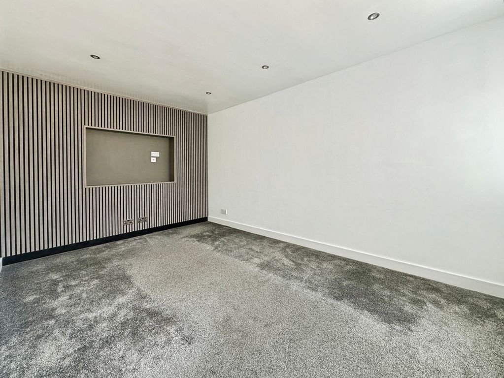 Property photo 3 of 19 Living Room