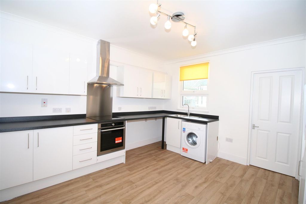 Property photo 2 of 8 Kitchen (1).Jpg