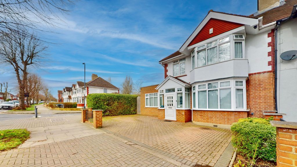 Property photo 3 of 25