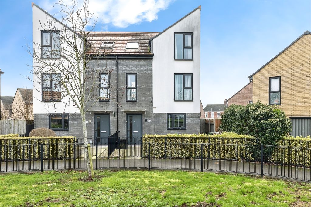 Property photo 1 of 14