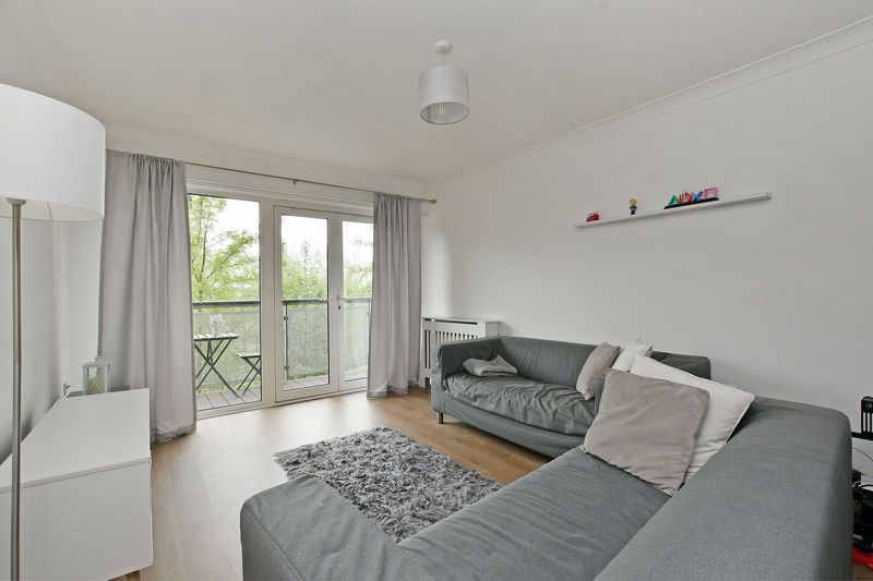 Property photo 1 of 14 Living Room