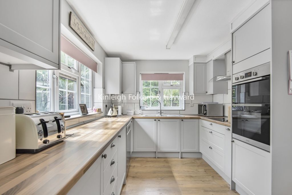 Property photo 2 of 11 A99B995c-d8E3-4A7c-A