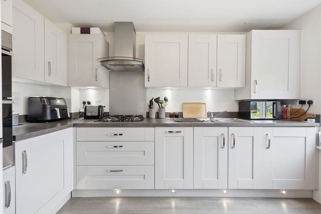 Property photo 3 of 25