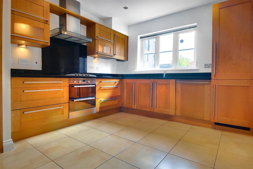 Property photo 3 of 18 Kitchen Diner