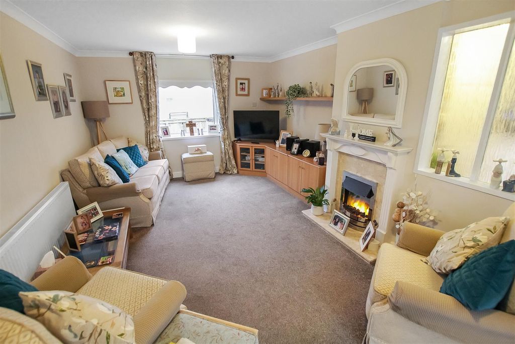 Property photo 2 of 19 Living Room