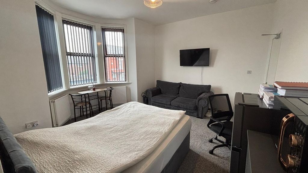 Property photo 2 of 10 Spacious Master Bedroom Featuring A Comfortable Do...