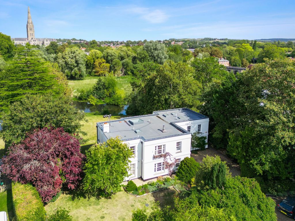 Property photo 2 of 50