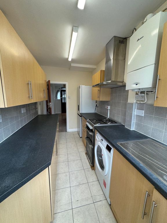 Property photo 2 of 8 Kitchen