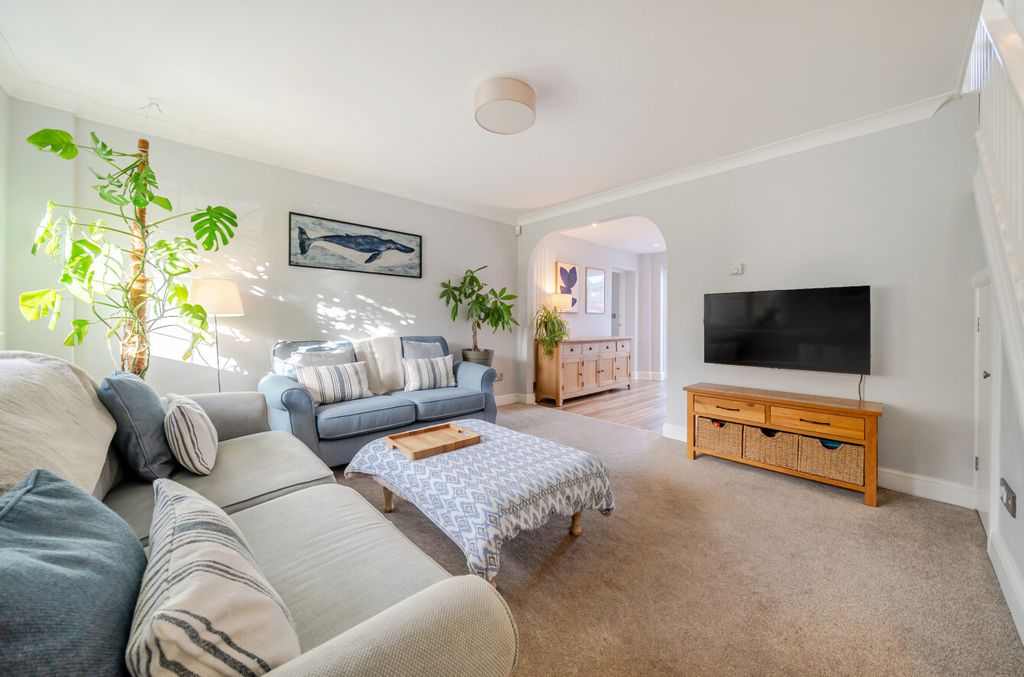 Property photo 2 of 14 1384605-29-692Edf...
