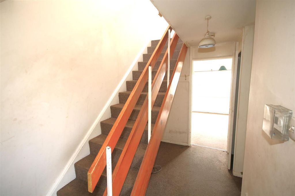 Property photo 2 of 10 Hall.Jpg