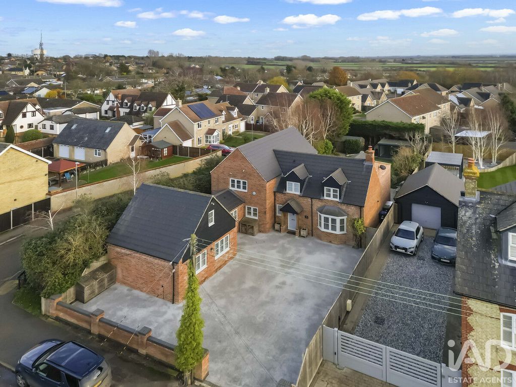 Property photo 1 of 41