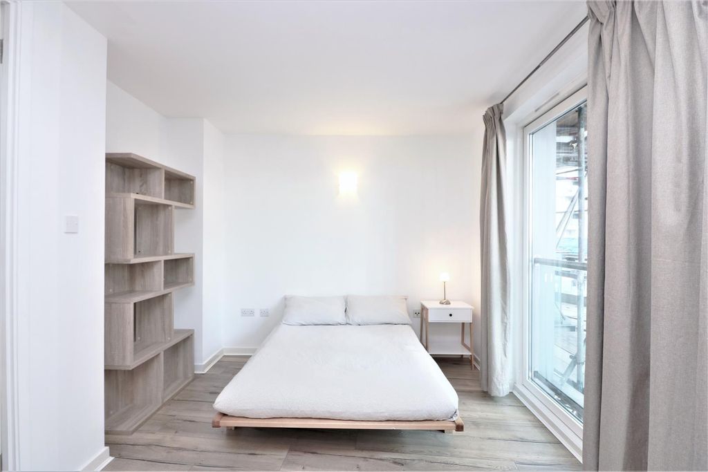 Property photo 2 of 9 New Providence Wharf.Jpg